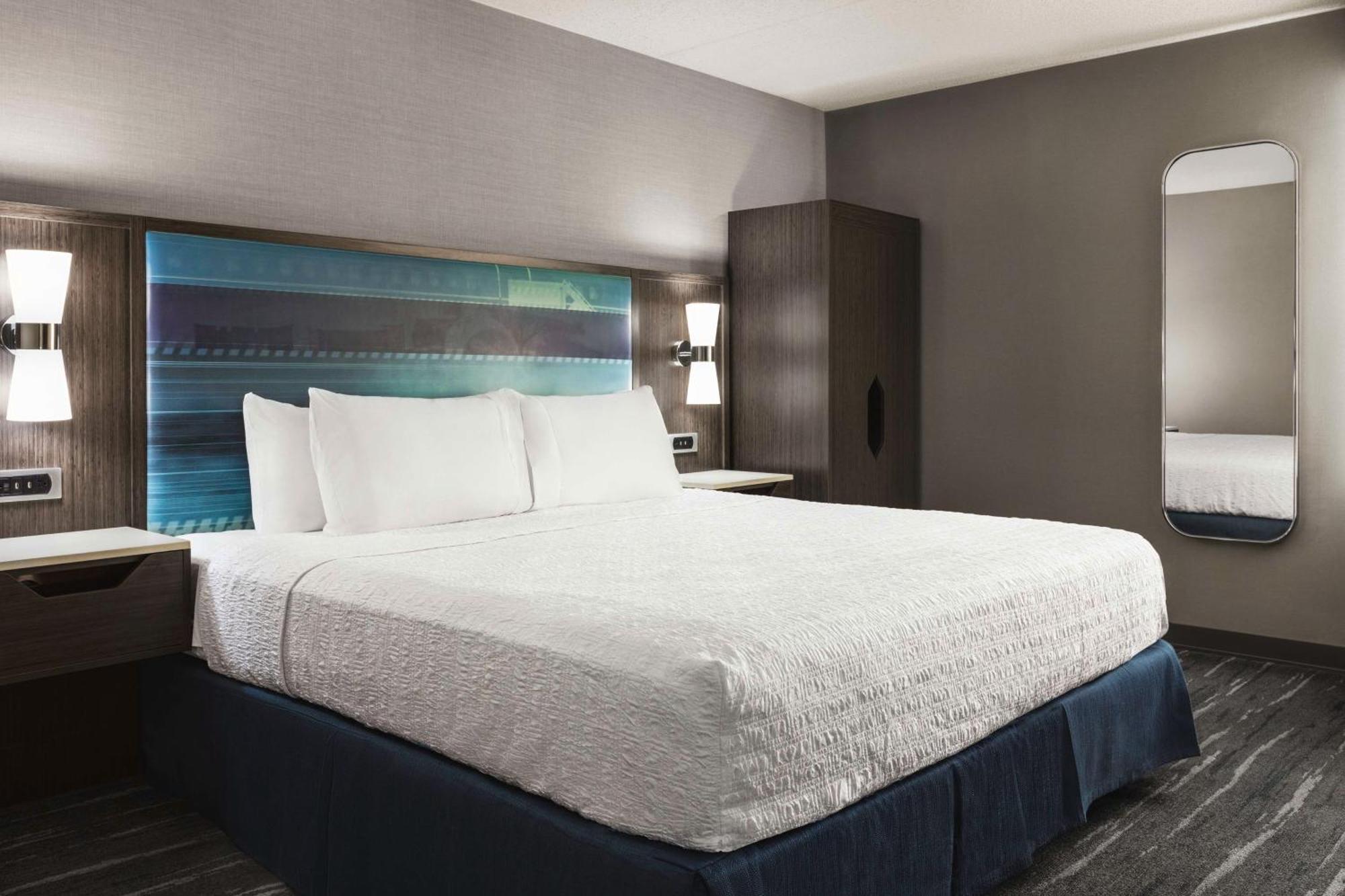 Queen Room Mobility Accessible with Bath Tub